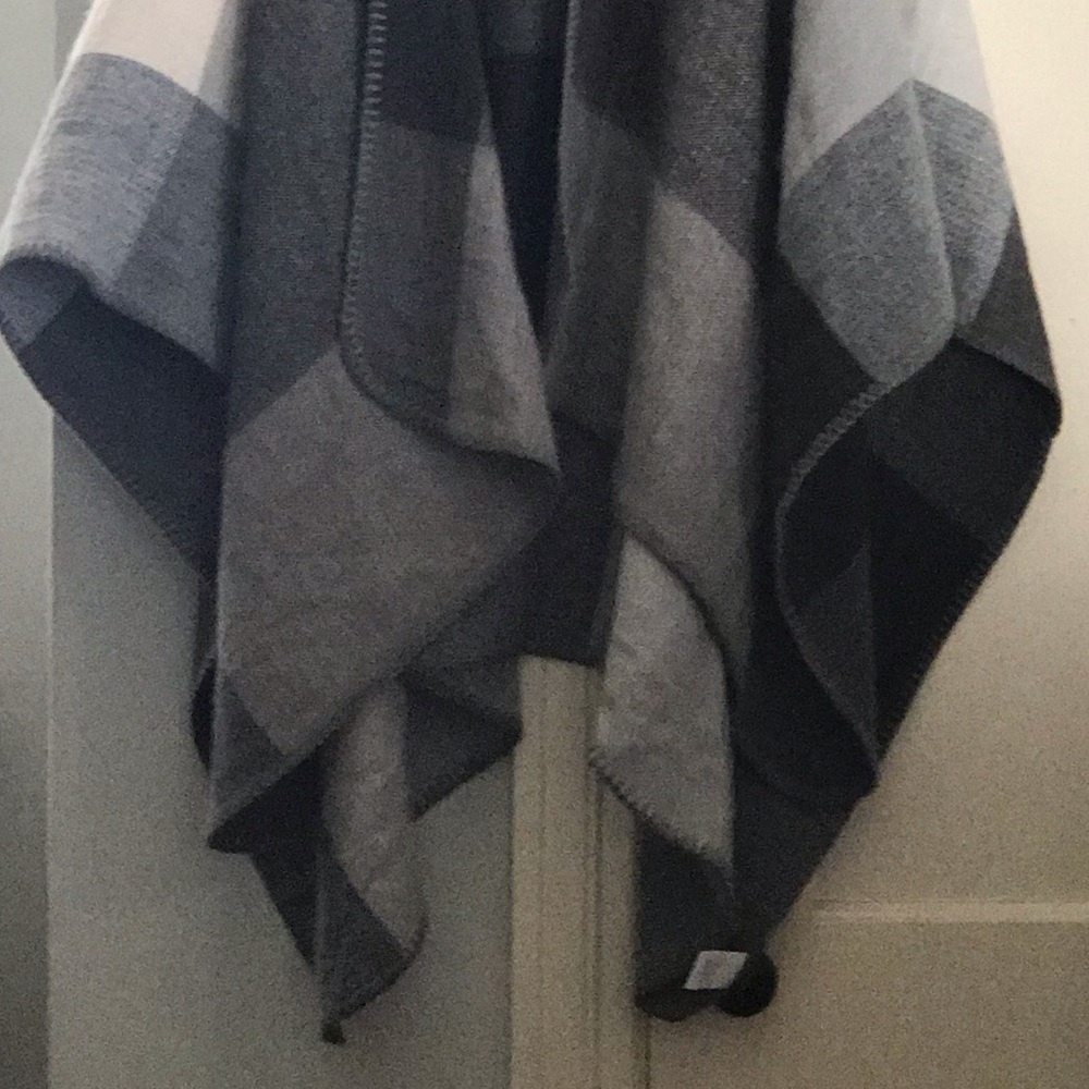 NWOT Eddie Bauer Shawl - Brown Plaid - Picture 4 of 7